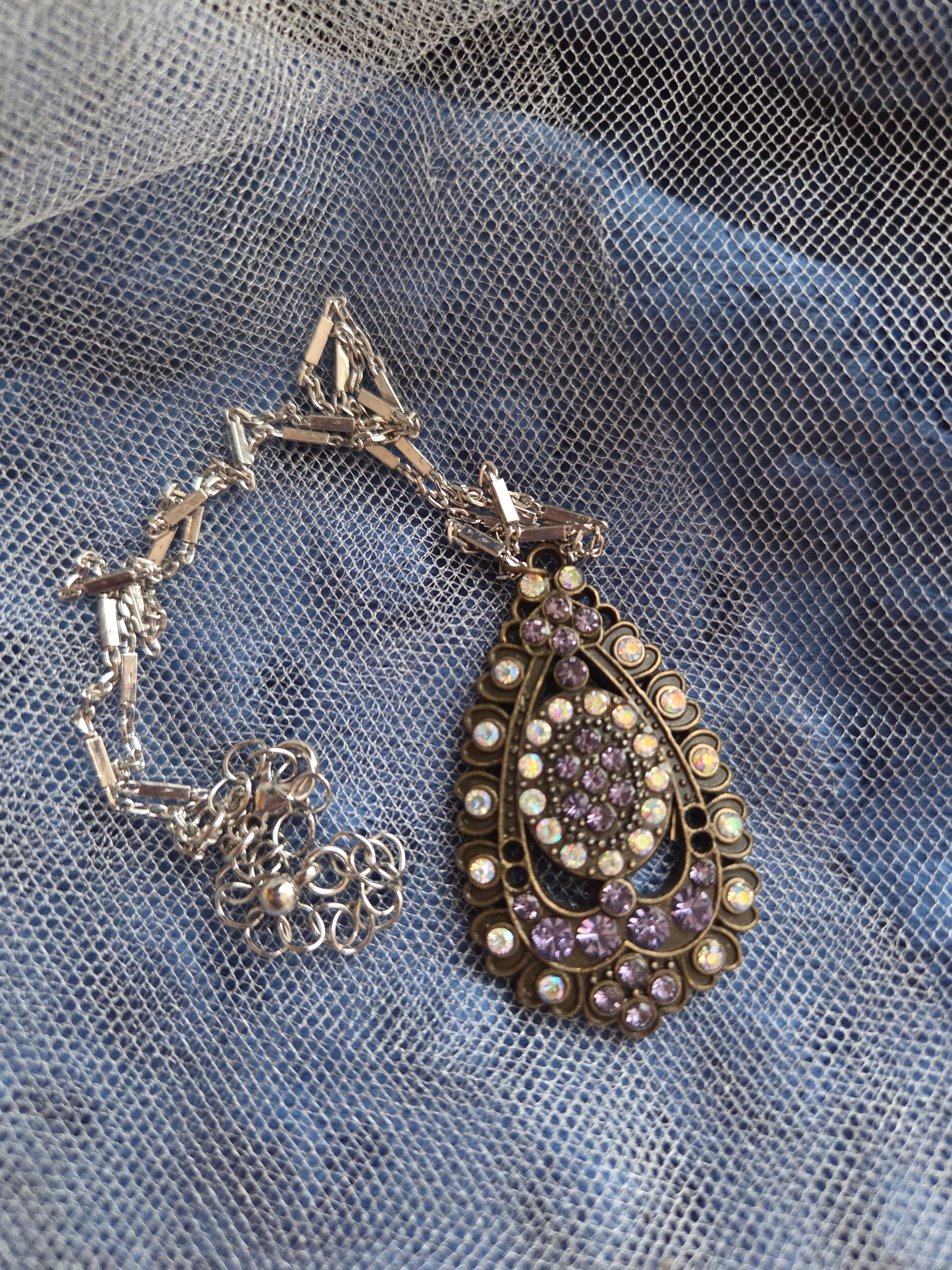 Iridescent Vintage Teardrop Pendant Necklace